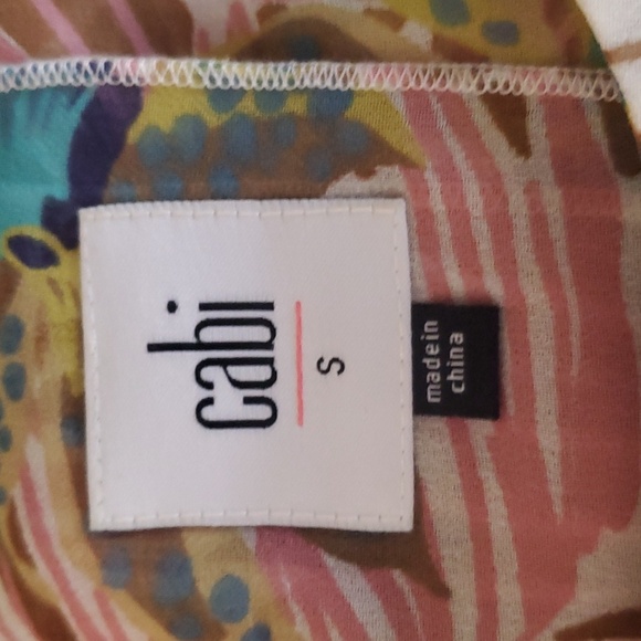 Cabi #5216--Tropical print parlor top - Picture 2 of 4